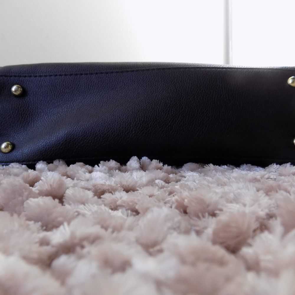 Simple Black Bag - Picture 5 of 5